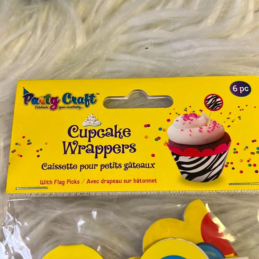 NWT Party Craft cupcake wrappers and toppers